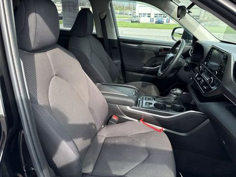 Used 2022 Toyota Highlander LE image 13