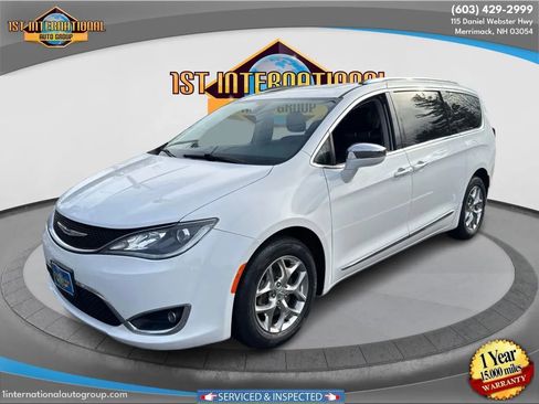 Used 2018 Chrysler Pacifica Limited FWD image 1