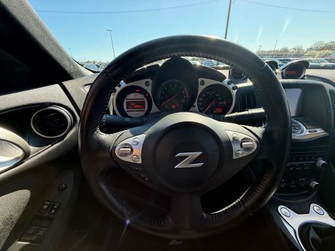 Used 2010 Nissan 370Z Touring w/ Sport Pkg RWD image 11
