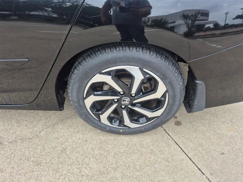 Used 2017 Honda Accord EX-L image 9