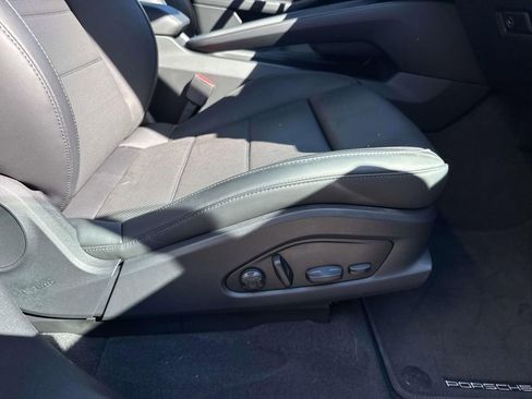 Used 2025 Porsche Macan Electric image 17
