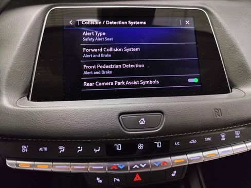 Used 2021 Cadillac XT4 Luxury w/ Cold Weather Package AWD/4WD image 24