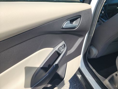 Used 2013 Ford Focus SE FWD image 9