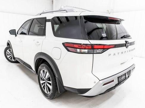 Used 2024 Nissan Pathfinder SL w/ Cargo Package FWD image 5