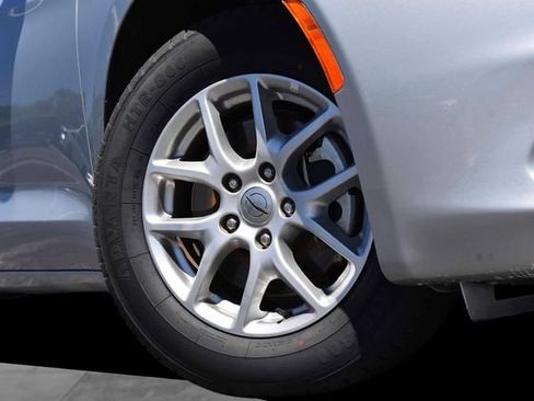 Used 2023 Chrysler Voyager LX FWD image 3