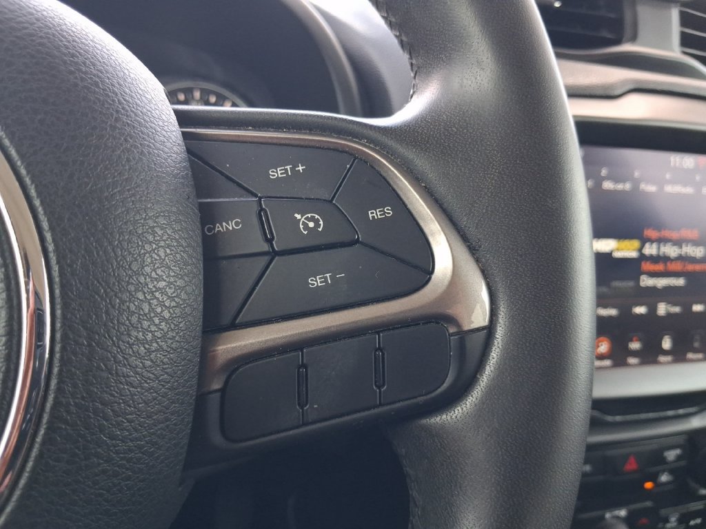 Used 2022 Jeep Renegade Latitude AWD/4WD image 12