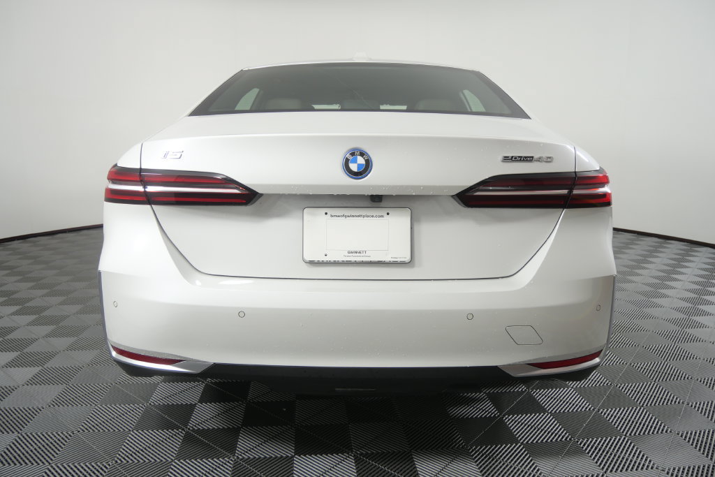 Used 2024 BMW i5 eDrive40i w/ Premium Package RWD image 5