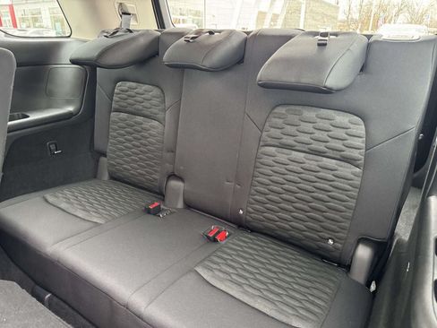 Used 2022 Nissan Pathfinder SV AWD/4WD image 32