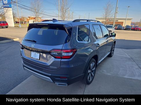 Certified 2025 Honda Pilot Touring image 3