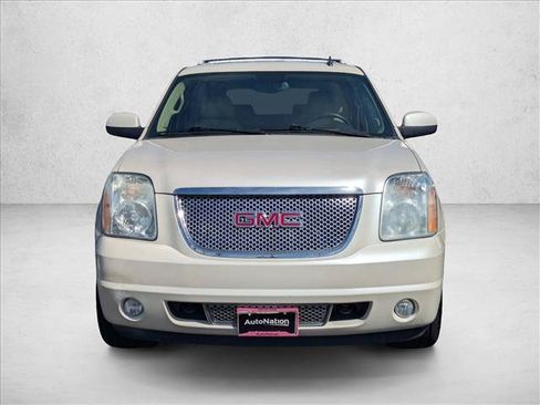 Used 2012 GMC Yukon Denali RWD image 2