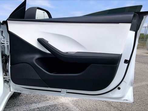 Used 2025 Tesla Model 3 Long Range image 22