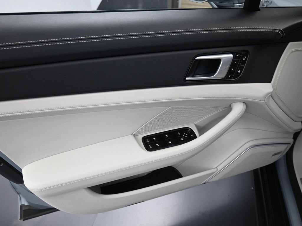 Certified 2022 Porsche Panamera GTS AWD/4WD image 22
