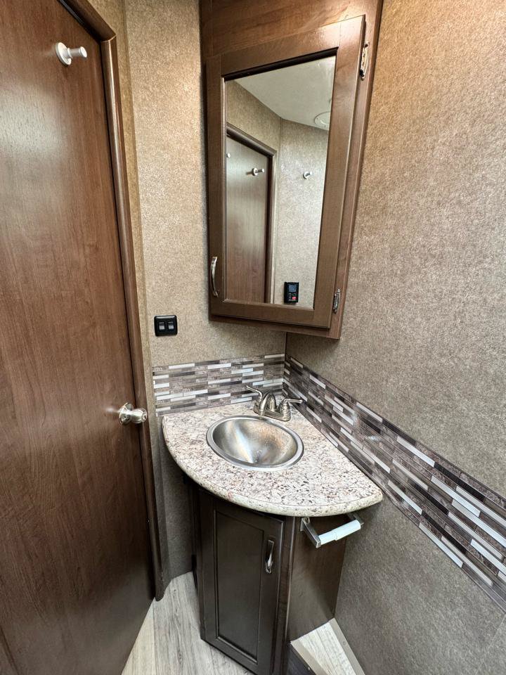 Used 2019 Mercedes-Benz Sprinter 170 image 41