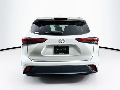 Used 2023 Toyota Highlander XLE FWD image 7