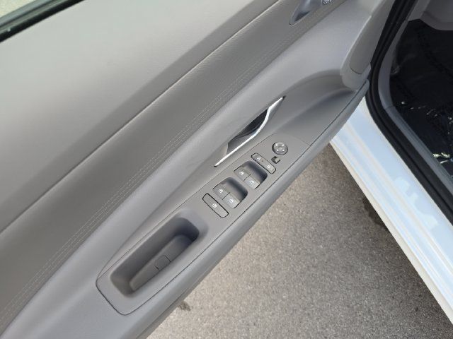 New 2026 Hyundai Elantra SE FWD image 11
