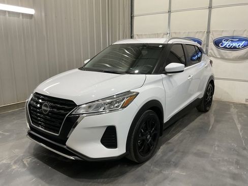 Used 2024 Nissan Kicks SV image 3