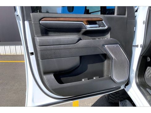 Used 2026 Chevrolet Silverado 3500 High Country w/ Technology Package AWD/4WD image 25