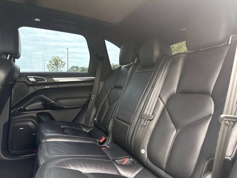 Used 2017 Porsche Cayenne Platinum Edition AWD/4WD image 27