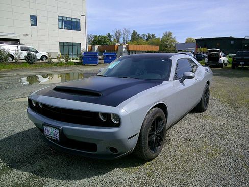 Used 2021 Dodge Challenger SXT image 1