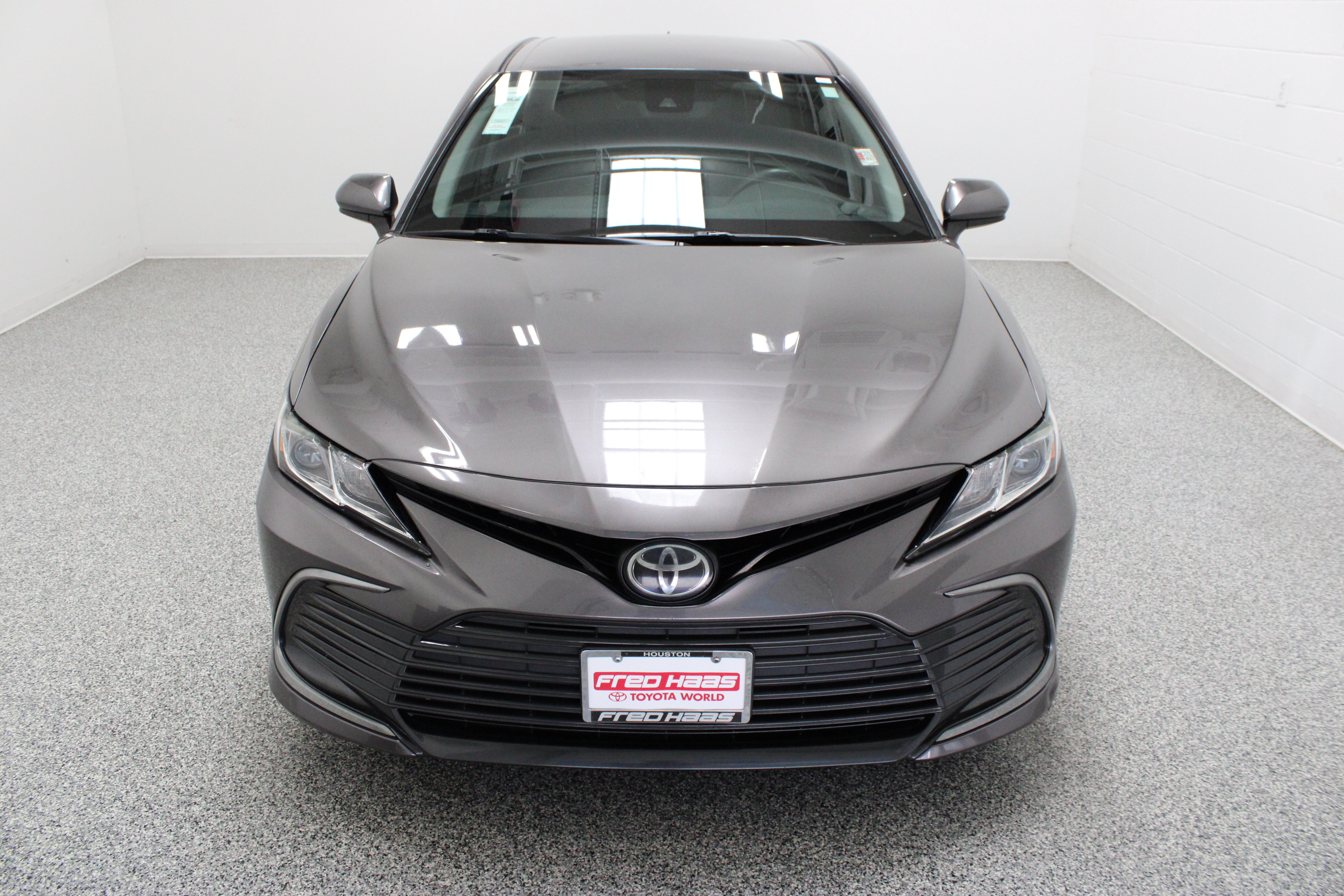 Used 2022 Toyota Camry LE FWD image 3