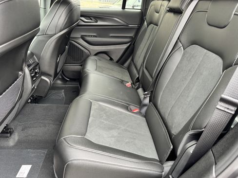 New 2025 Jeep Grand Cherokee Altitude image 32