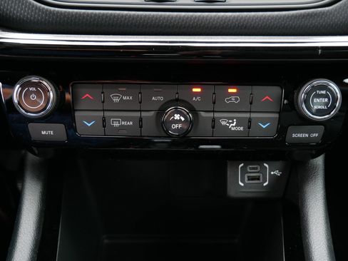 New 2026 Jeep Compass Latitude image 18