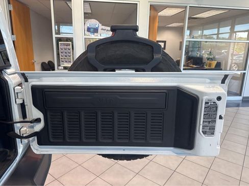 Used 2021 Jeep Wrangler Unlimited Sahara AWD/4WD image 40