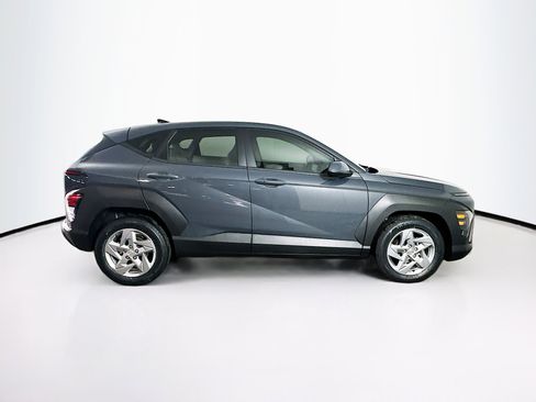 Used 2024 Hyundai Kona SE image 10
