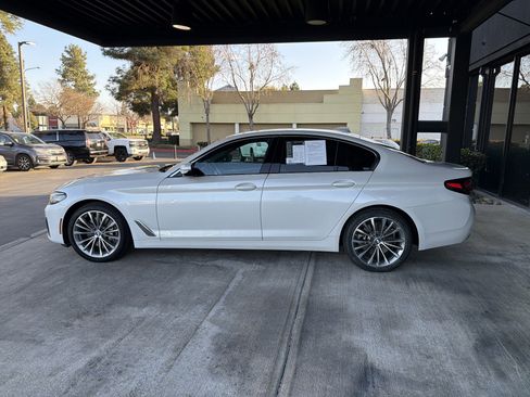 Used 2023 BMW 540i w/ Premium Package image 5