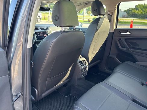 Used 2020 Volkswagen Tiguan SEL AWD/4WD image 38