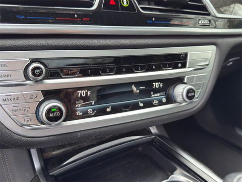 Used 2022 BMW 740i w/ M Sport Package image 19