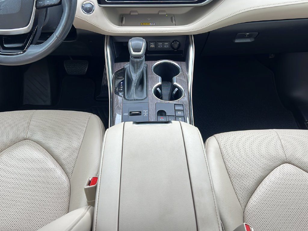 Used 2023 Toyota Highlander Platinum FWD image 15