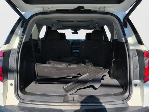 Used 2022 GMC Acadia SLE w/ GMC Pro Grade Package image 24