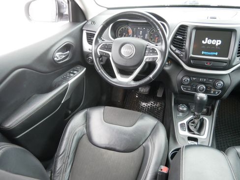 Certified 2018 Jeep Cherokee Latitude Plus w/ Cold Weather Group image 9