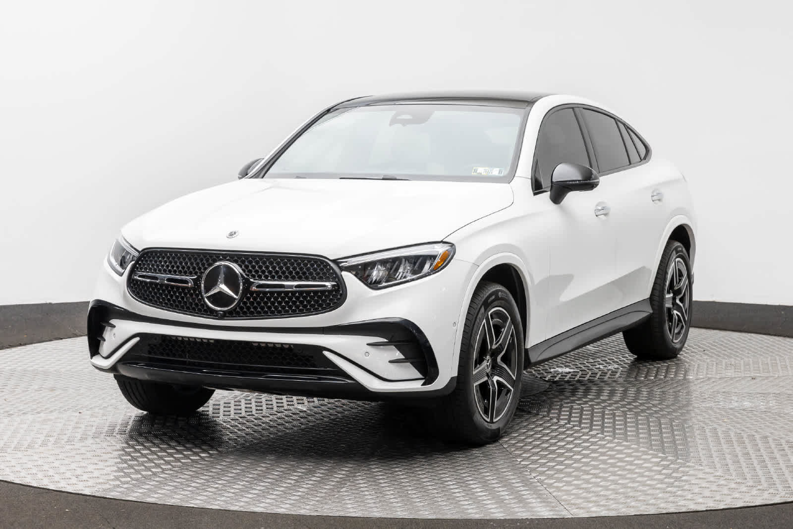 Used 2026 Mercedes-Benz GLC 300 4MATIC image 1