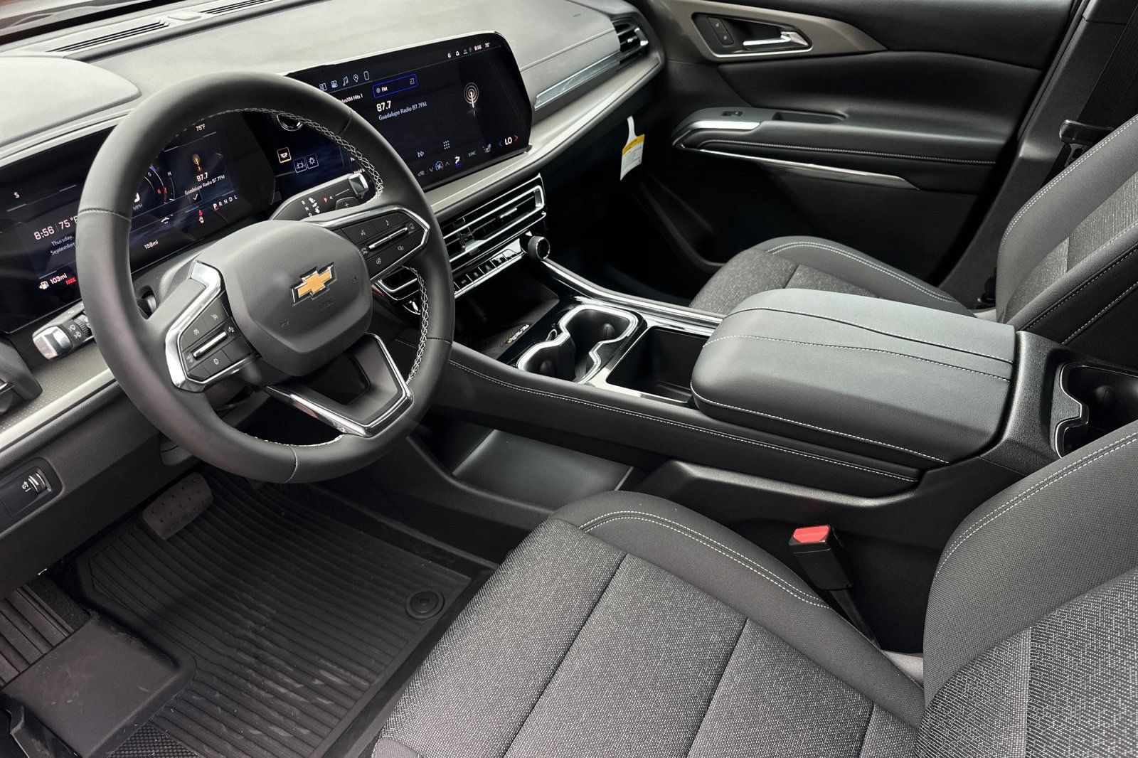 New 2026 Chevrolet Traverse LT w/ LPO, Floor Liner Package FWD image 10