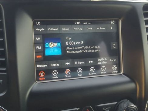 Used 2021 Jeep Grand Cherokee Laredo image 17