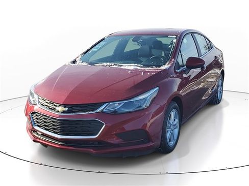 Used 2018 Chevrolet Cruze LT image 2