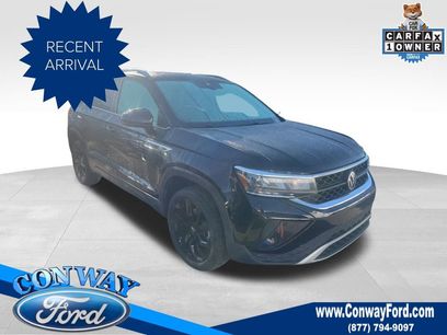 Used 2023 Volkswagen Taos SE w/ Panoramic Sunroof Package