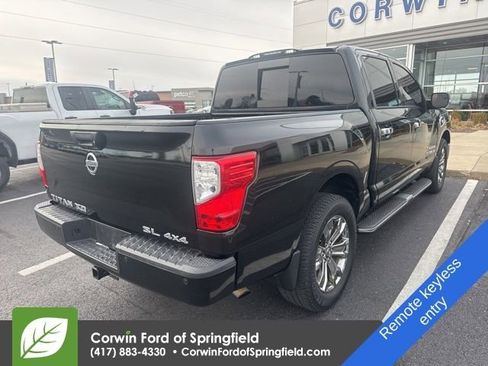 Used 2017 Nissan Titan SV image 7