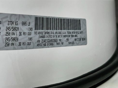 Used 2017 Chrysler Pacifica Limited w/ UConnect Theater Package image 34