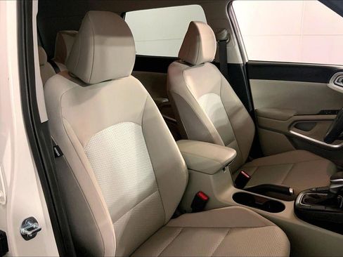 Used 2025 Kia Soul LX image 7