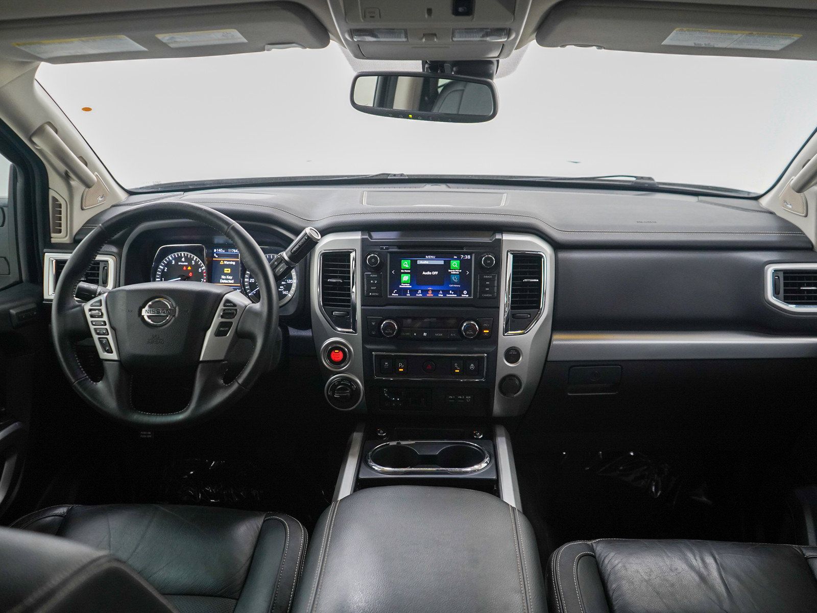 Used 2019 Nissan Titan PRO-4X w/ Pro-4x Convenience Package AWD/4WD image 14