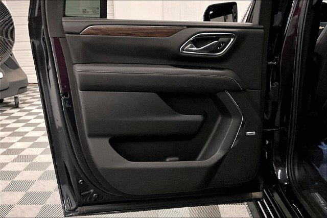 Used 2024 Chevrolet Suburban Premier AWD/4WD image 24