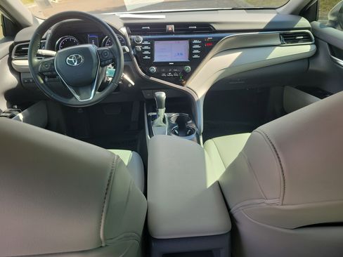 Used 2020 Toyota Camry SE image 11