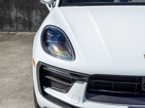 Certified 2026 Porsche Macan AWD/4WD image 14