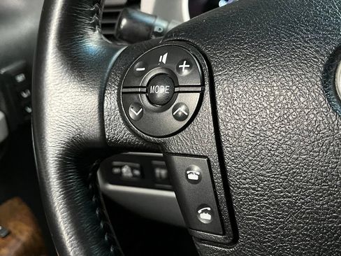 Used 2011 Toyota Tundra Limited w/ Memory Pkg AWD/4WD image 28