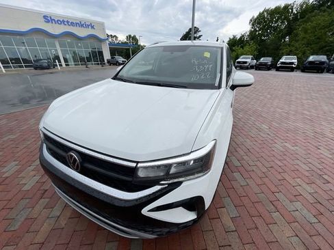 Used 2022 Volkswagen Taos SE FWD image 7