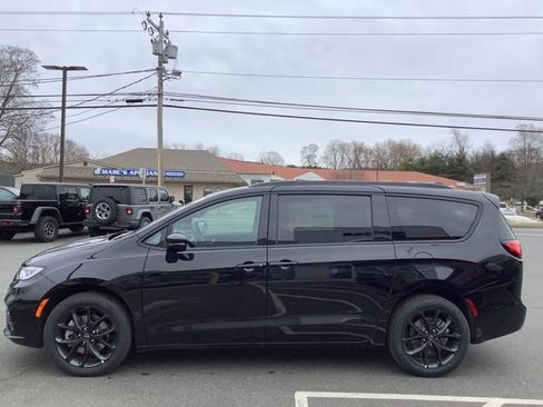 New 2026 Chrysler Pacifica Select image 5