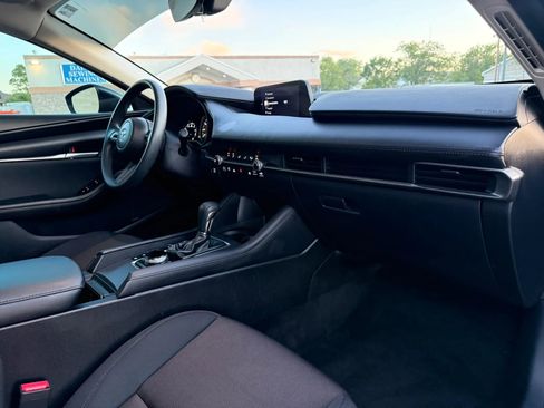 Used 2022 MAZDA MAZDA3 Sedan FWD image 17